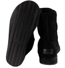 Linda mockaboots